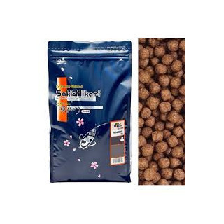 HIKARI SAKI MULTI SEASON M 2kg- Pływający, perfekcyjna dieta dla karpi Koi przy niskich temperaturach.